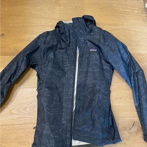 Patagonia women’s rain jacket XS like new